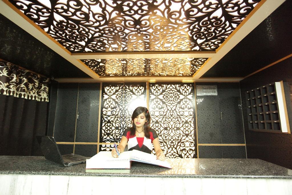 Akash Continental Hotel Rishīkesh Exterior foto