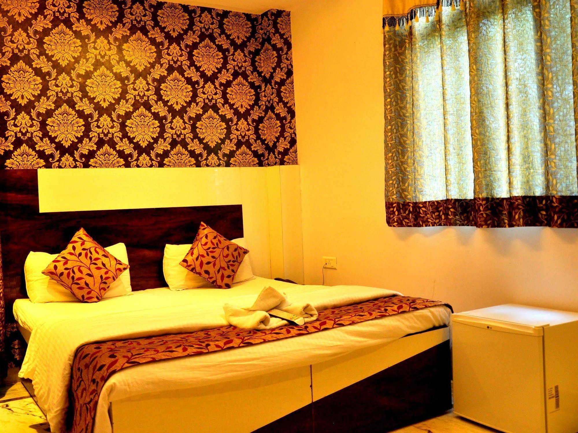 Akash Continental Hotel Rishīkesh Exterior foto